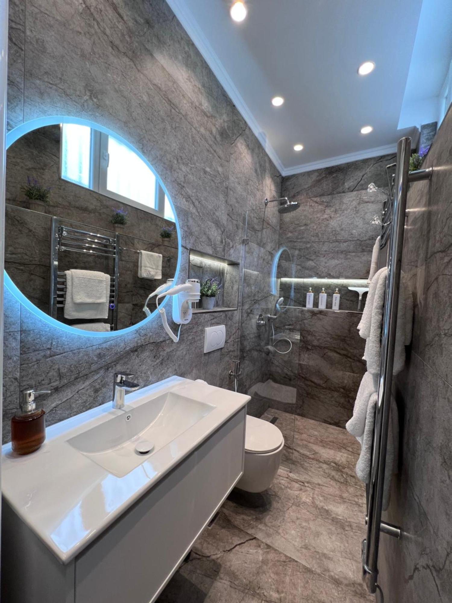 Modern In A - Apartment *